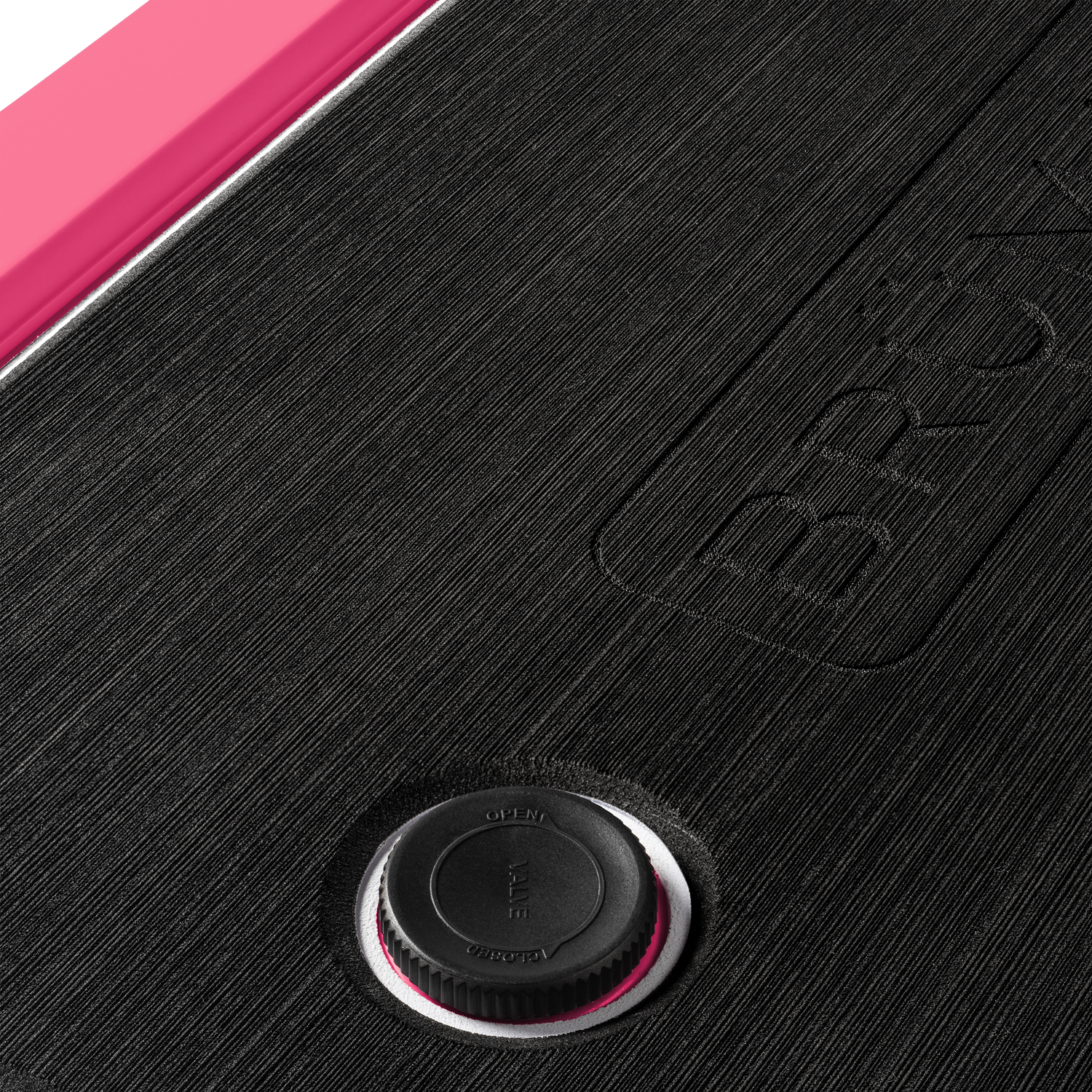brutank-l0 brutank-55qt-neonpink-vent.png